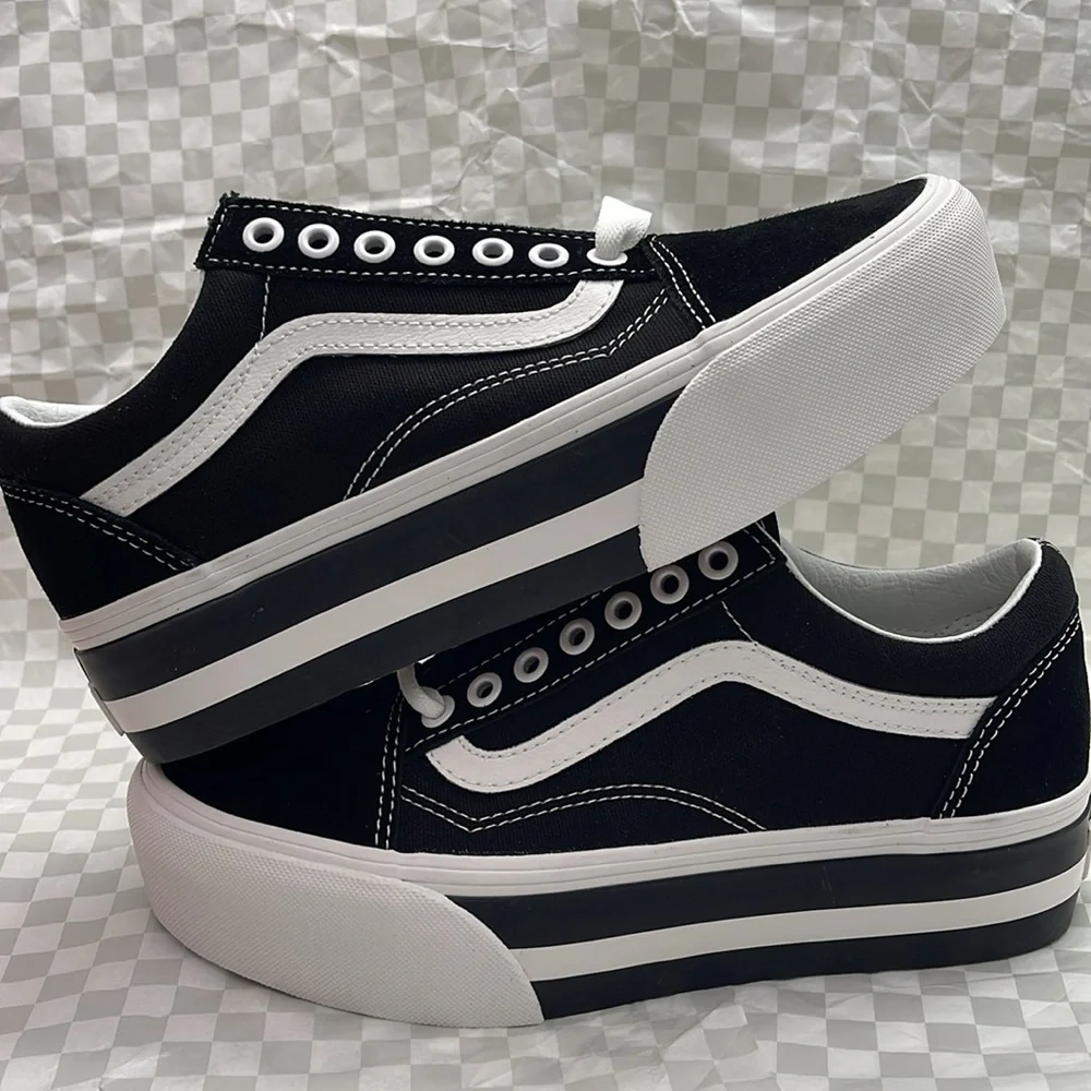 Vans WMNS Platform Sneakers Old Skool Stackform Smarten Up Black/Wht VN0009PZBZW